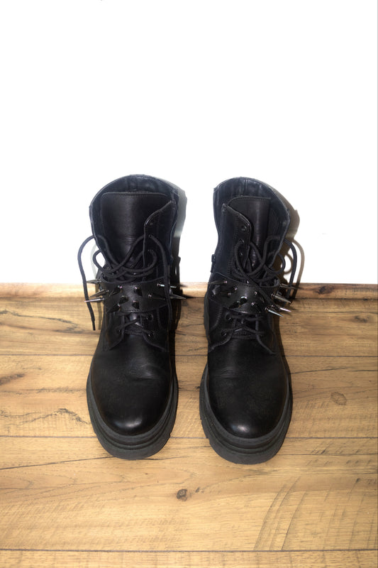 Pain Boots
